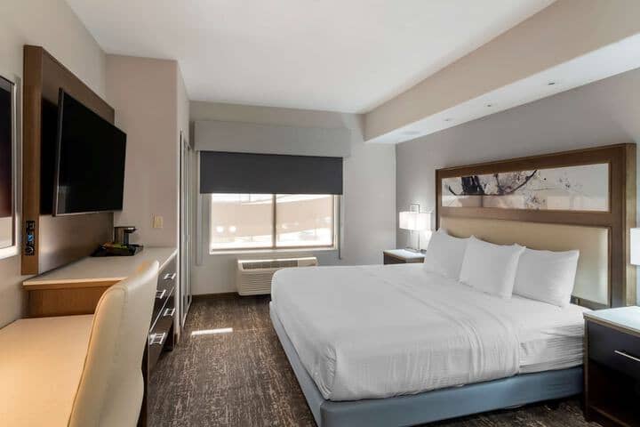 Room 6 of 44